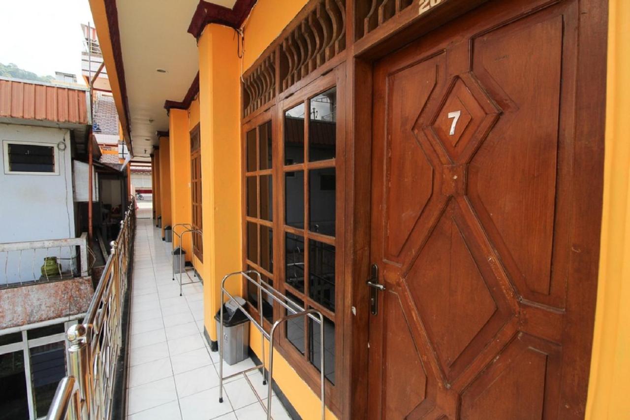 Magetan Reddoorz Near Sarangan Lake מראה חיצוני תמונה