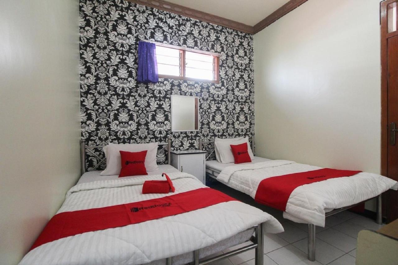 Magetan Reddoorz Near Sarangan Lake מראה חיצוני תמונה